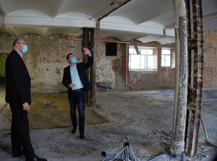 Oberbürgermeister Olaf Raschke (l.) und  ICM Geschäftsführer Falk Müller besichtigen die Baustelle. Foto: Stadt Meißen