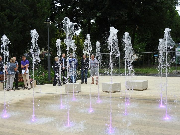 Viele staunende Blicke, als die Wasserspiele zum ersten Mal angestellt wurden.