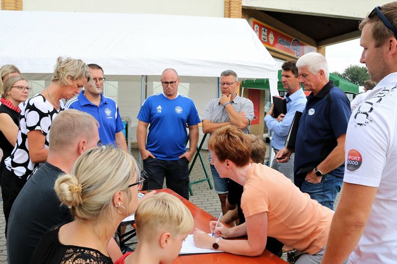 Viel Gesprächsbedarf gab es beim Caterer-Treff für das Sarah Connor Konzert.