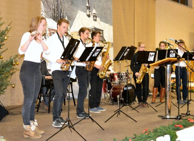 Das Jazz-Orchester der Musikschule sorgte für Stimmung. Fotos: SV