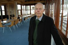 Peter Rauch ist jeden Tag im chinesischen Pavillon anzutreffen. Er schaut nach, dass alles in Ordnung ist. Foto: Pohl