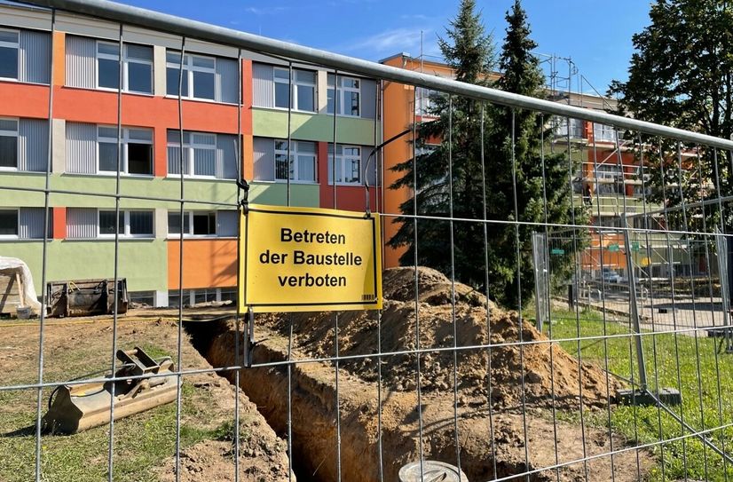 Die Grundschule war viele Monate Baustelle. Nach den Herbstferien öffnen sich die Türen wieder für die Schüler.