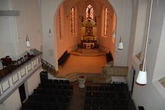 Studenten aus Dresden diskutieren am 6. Juni in der Riesaer Klosterkirche über den Krieg.