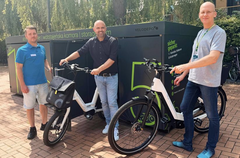 V.l.: Nico Kliempt (Mitarbeiter TKS, Spreewald Service), Jens Richter (Bürgermeister) und Mathias Wolff Klimaschutzmanager)