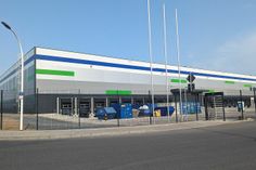 Die neue Logistikhalle steht auf einem Unterbau  aus zertifizierter Stahlwerksschlacke und liefert so ein Beispiel für funktionierende Kreislaufwirtschaft.