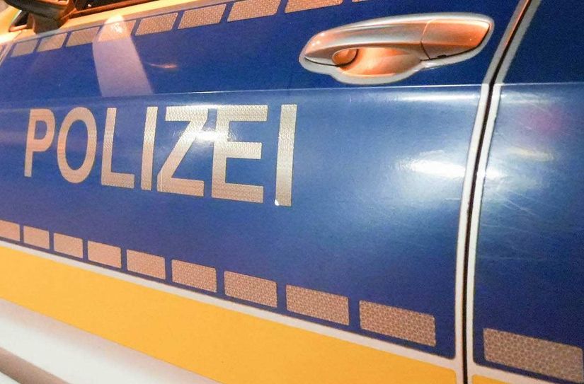 Die Polizei möchte die Bürger auch über WhatsApp informieren (Symbolbild).