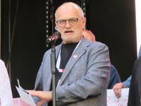Oberbürgermeister Roland Dantz begrüßt die Gäste zum Stadtfest auf dem Marktplatz.