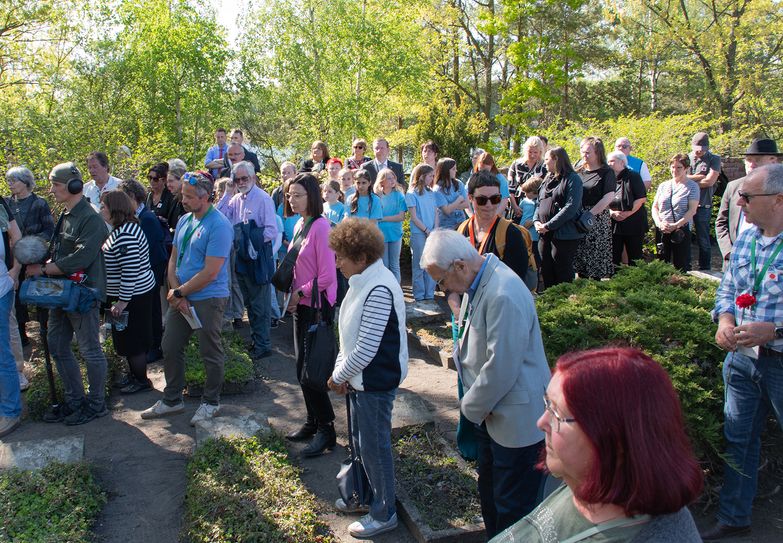 Nach der Gedenkfeier an der Kirche gedachte man auf dem jüdischen Friedhof in Tröbitz der Opfer.