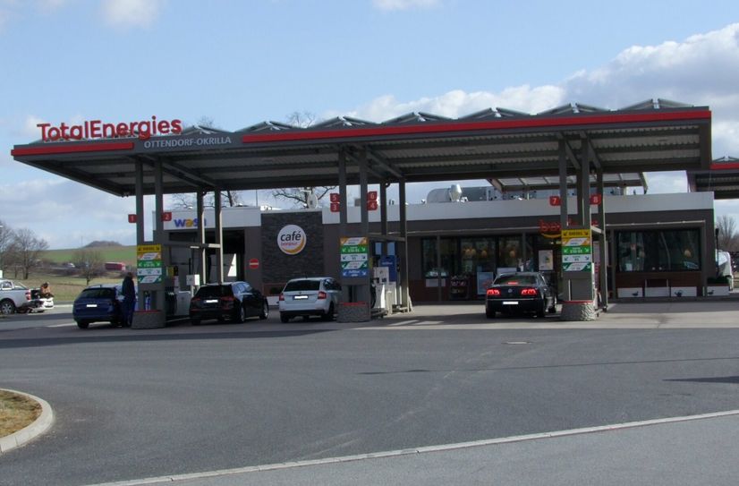 Neben der Total-Tankstelle an der A4-Autobahnabfahrt Ottendorf-Okrilla plant die Fastfood-Kette Mc Donald‘s eine neue Filiale.
