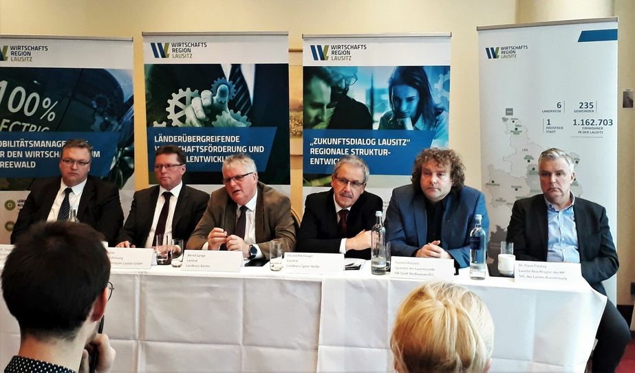 Dr. Stephan Rohde, Heiko Jahn, Bernd Lange, Harald Altekrüger, Torsten Pötzsch und Dr. Klaus Freytag (v. l.) berichteten von ihrer Klausurtagung Foto: Jasper Backer