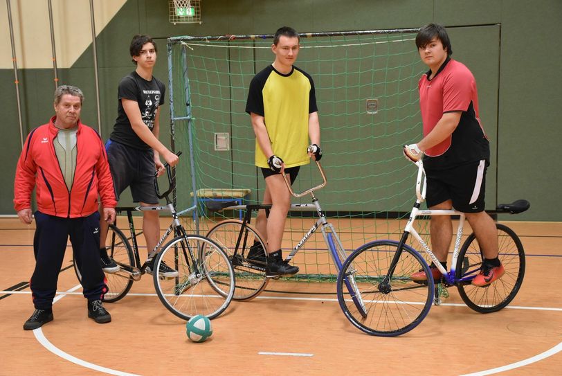 Das U17-Team: Trainer Günter Krause, Dustin Böhm, Oliver Mayfarth und Sascha Mierzwa (v.l.). Foto: Trache