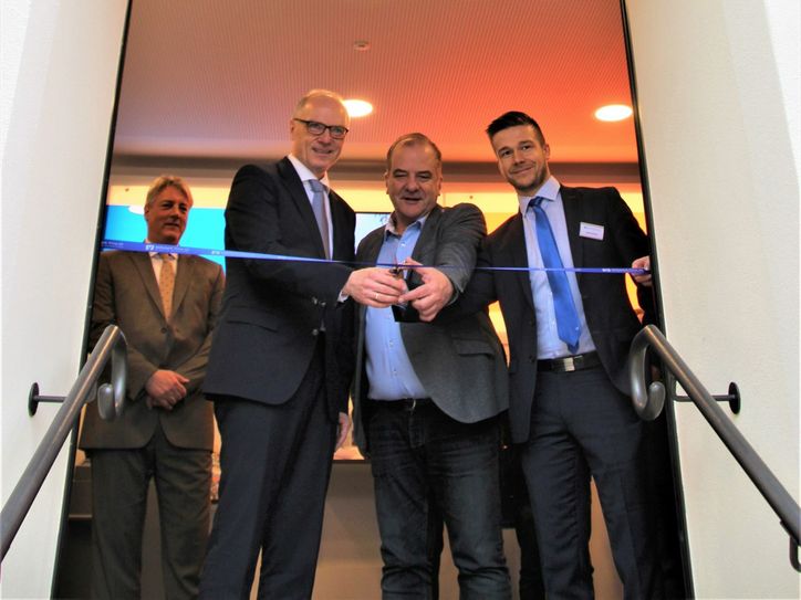 Hauke Haensel,  Mike Ruckh, Thomas Gischke und  Robert Kluttig (v.l.nr.)  eröffnen die neue Filiale. Foto: Rink