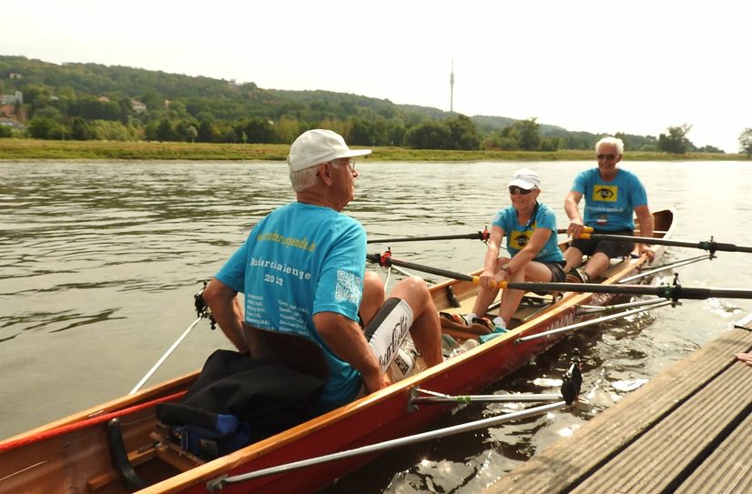Start des Zweiers plus Steuermann Richtung Hamburg.