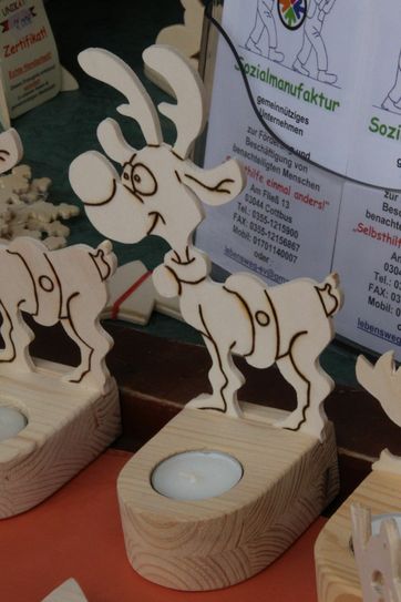 Solche und ähnliche Holzartikel sind in mühevoller Arbeit entstanden. Von Menschen, denen auf dem Arbeitsmarkt schon lange keiner mehr eine Chance gibt. Foto: jho