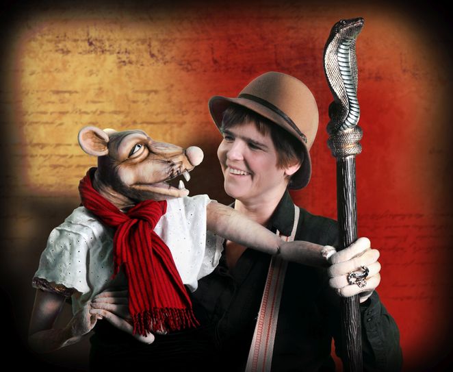 Cornelia Fritzsche mit der adligen Ratte