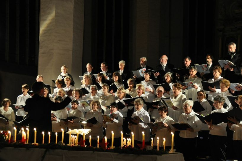 Zum Weihnachtsliedersingen im Kerzenschein lädt die Oberkirche St. Nikolai am 20. Dezember ab 19 Uhr ein. Foto: Gabi Grube