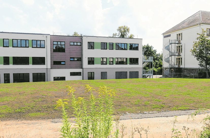 Das in Modulbauweise errichtete Schulgebäude kann sich sehen lassen.