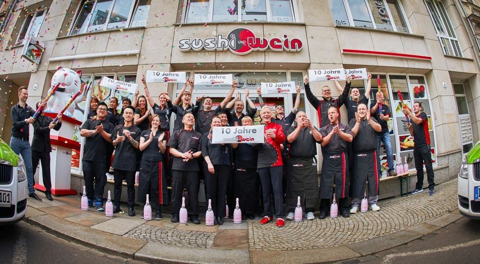 Wolle (4.v.r) und sein Sushi-Team. Foto: T. Koch