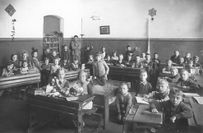 Klassenzimmer mit Sandkasten in der 76. Grundschule Briesnitz.