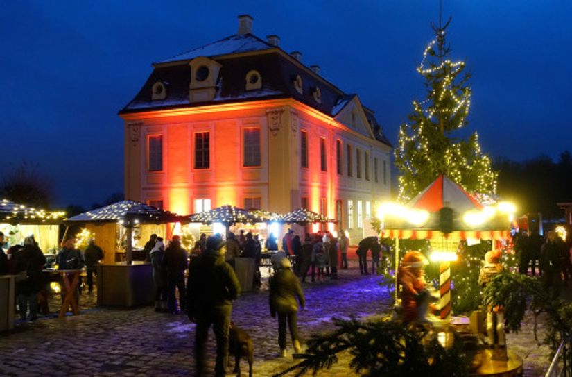 Weihnachtsmarkt am Friedrichschlösschen im Barockgarten Großsedlitz.