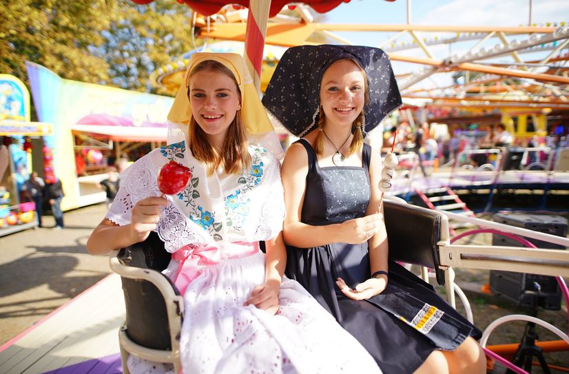 Das 44. Spreewaldfest in Lübben hat auch einen Vergnügungspark mit zahlreichen Fahrgeschäften zu bieten.