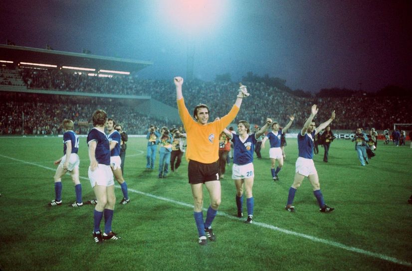 Fußball-Fans dürfen sich auf ein sportliches Highlight mit zahlreichen freudigen Rückblicken freuen.