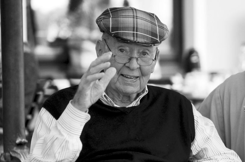 Dieter Schmees ist im Alter von 89 Jahren verstorben.