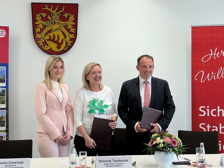 Offiziell wird Joanna I. (l.) ihr Amt aber erst mit der Krönung am 28. Juni antreten.