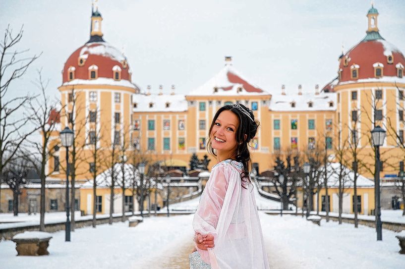 Aschenbrödel im Moritzburger Schloss – Fans der deutsch-tschechischen Märchenverfilmung kommen hier auch in diesem Winter auf ihre Kosten. Foto: PR/ Schlösserland