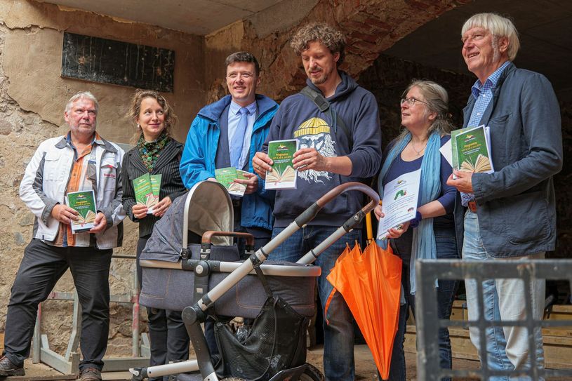 Die Initiatoren: Ingolf Brumm, Nadja Rademacher, Bürgermeister Renner, Daniel Bahrmann, Walfriede Hartmann, Dr.Dr.h.c. Norbert Herrmann. Foto: Geyer