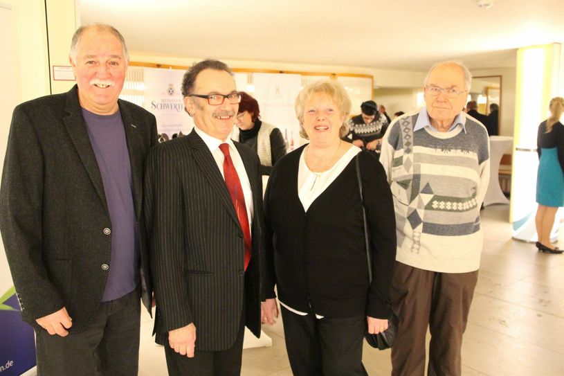 Dieter Sörnitz, Andreas Weidmann, Hannelore Rolle und Dr. Günter Naumann (v.l.) wurden mit dem Ehrenamtspreis der Stadt Meißen ausgezeichnet. Foto: Farrar