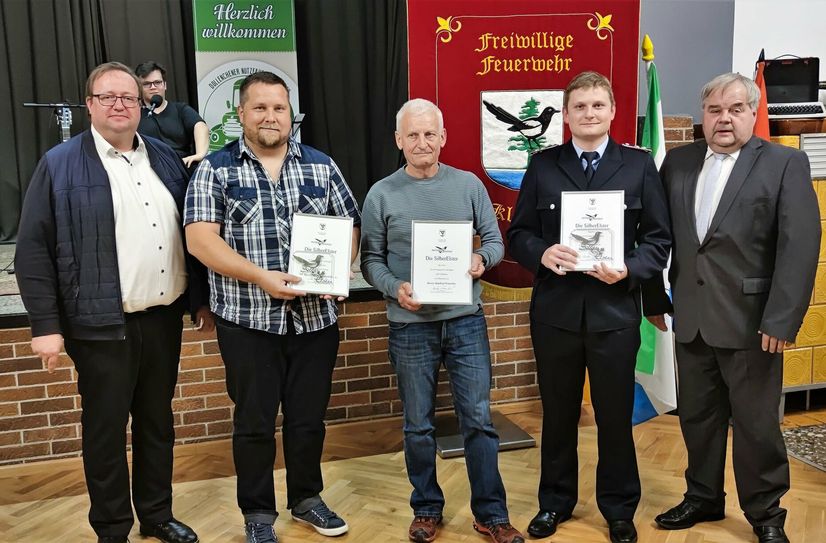 Amtsdirektor Marten Frontzeck,  Marko Tischer (SV Blau-Weiß 19 Lichterfeld),  Manfred Wolschke, Johannes Kirschke und Frank Tischer.