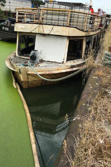 Das Wrack „Freibeuter“ im Hafen Königs Wusterhausen. Foto: privat