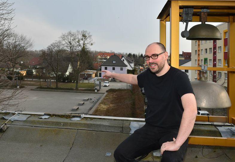 Friedrich Rößiger freut sich auf drei Tage Maifest. Für die Spektakel im Außenbereich wird in diesem Jahr der Schulhof der Rathenau-Schule genutzt.