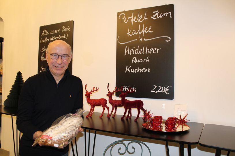 In der Bäckerei Knobloch ist es noch möglich: Kunden bringen die edlen Zutaten in die Backstube und die Bäcker backen nach dem individuellen Familienrezept die Hausstollen.