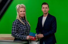 Moderatorin Katja Hubatsch und Geschäftsführer Martin Hanschick im GreenScreen-Nachrichtenstudio.