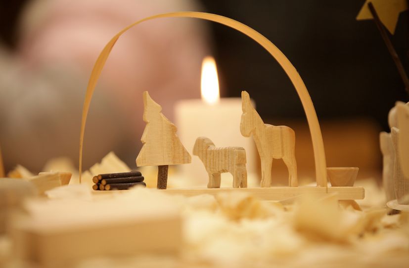 Auch liebevoll von den Schülern hergestellte Basteleien – wie diese hier – können auf dem Pesta-Weihnachtsmarkt erworben werden.