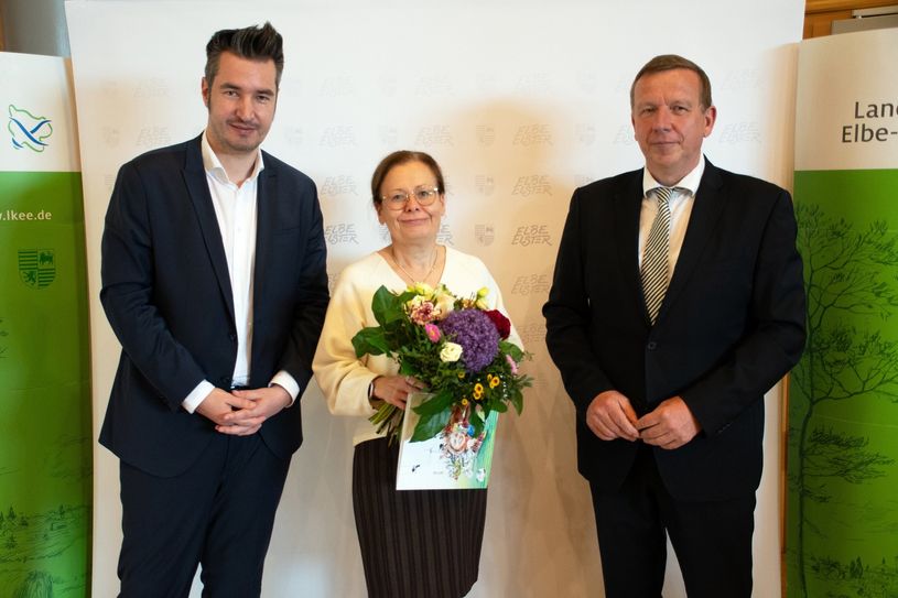 Nach dem Ablegen des Amtseides gratulierten Landrat Christian Jaschinski (r.) sowie der Kreistagsvorsitzende Dr. Sebastian Rick der neuen Beigeordneten Susann Kirst herzlich zur Ernennung.