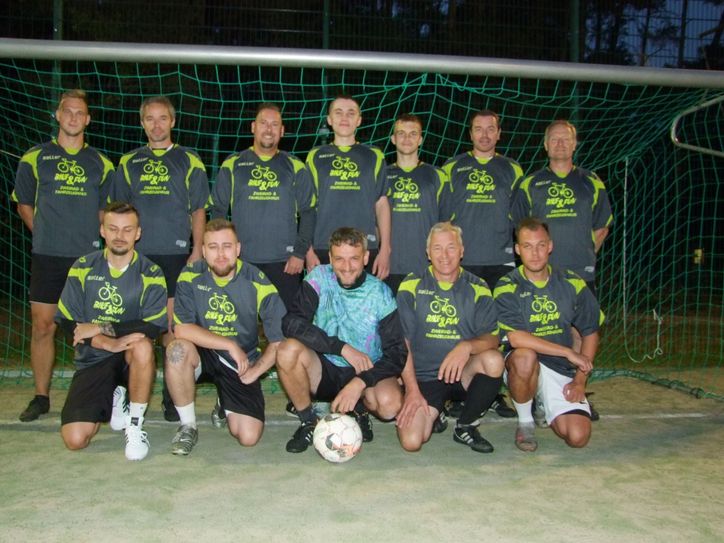 Das aktuelle Team des FC Montag. Foto: Rainer Könen