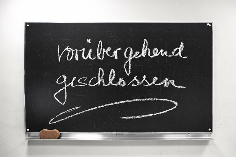 Viele Geschäfte und Betriebe mussten während der Corona-Lockdowns schließen oder hatten weniger Aufträge und damit einen Umsatzeinbruch. Coronahilfen von Bund und Land sollten helfen. Jetzt steht die Prüfung und die Rückzahlung an.