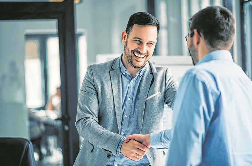 Ein guter erster Eindruck kann ein Türöffner für den Job sein. Nur Mut: Seid offen, interessiert und vorbereitet.