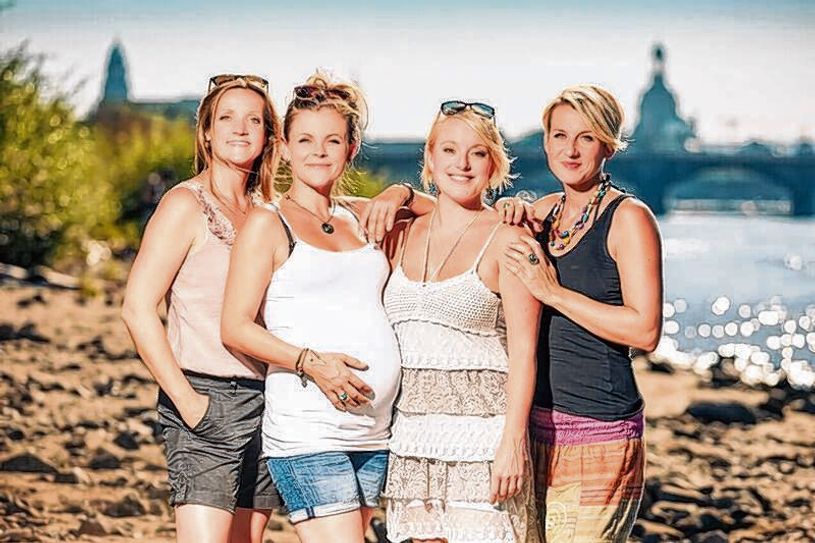 Maria (oben) wird Mama, das letzte Konzert mit Bine, Nelly und Silli steigt am Samstag. Foto: PR