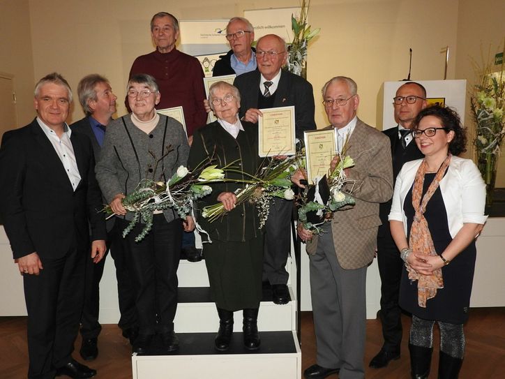 Alle Ehrenamtspreisträger mit den Laudatoren.    Foto: Wo