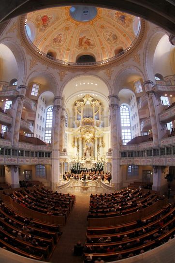 Festliche Konzertatmosphäre in der Frauenkirche.  Foto: Schöner
