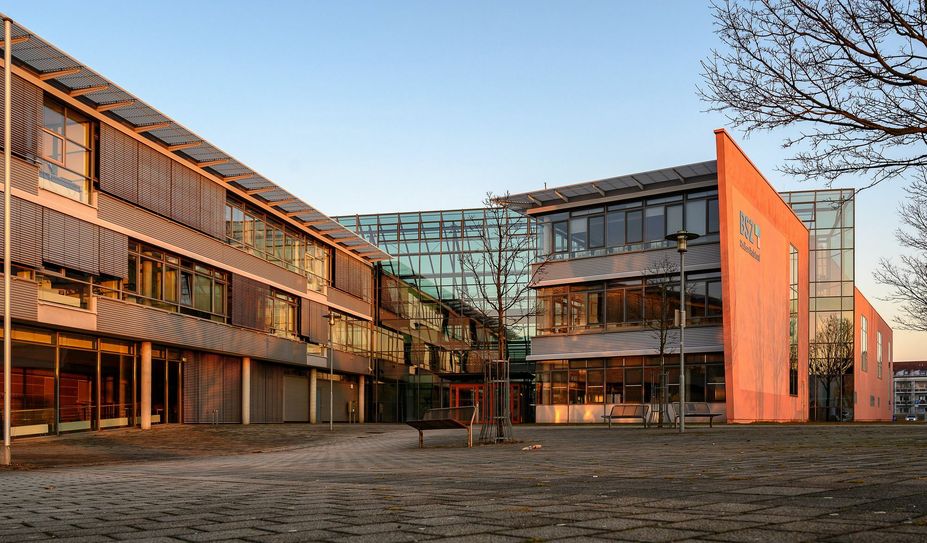 Berufliches Schulzentrum Meißen-Radebeul in Meißen lädt zum Tag der offenen Tür.   Foto: Geyer