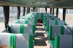 VGM-Geschäftsführer Rolf Baum präsentiert den restaurierten H6 Bus (Bj 1957) der Verkehrsgesellschaft Meißen. Dieser war in den 60er Jahren in Riesa im Linienbetrieb eingesetzt.         Foto: Farrar