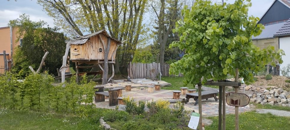 In mehreren Etappen wurde der Garten vorbereitet und bepflanzt.