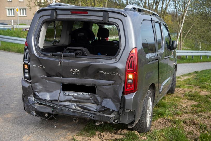 Der Sachschaden bei beiden Autos beläuft sich auf rund 20.000 Euro.