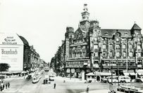 Der südliche Eingang der Prager Straße mit dem Kaiser-Café.