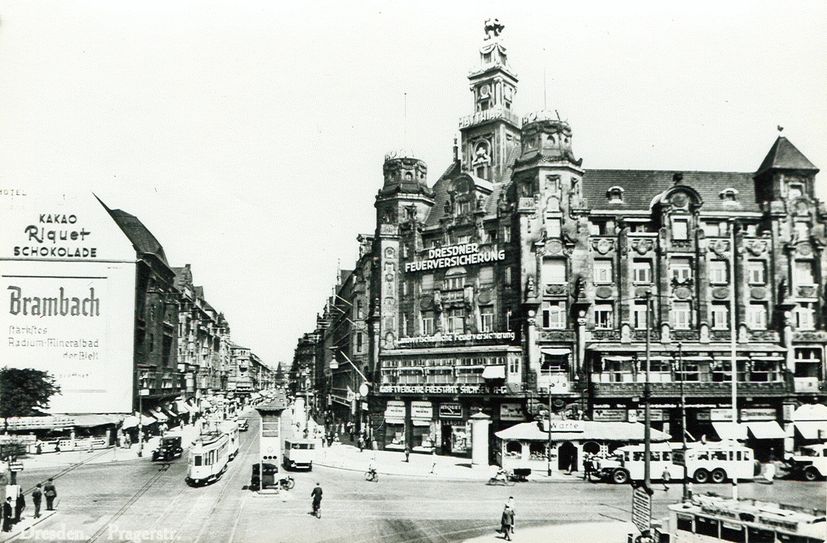 Der südliche Eingang der Prager Straße mit dem Kaiser-Café.